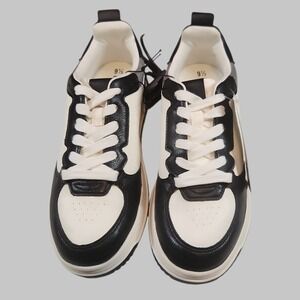 No Boundaries Sport Sneakers Women's Size 9 1/2 White Polyurethane Lace up NWT